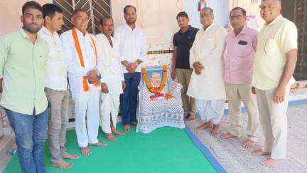 टहला : क्षेत्र के घाटडा में बाबा साहेब भीमराव अम्बेडकर की जयंती मनाई गई ।