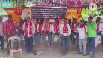 తొర్రూర్: అసెంబ్లీ ఎన్నికల ముందు తొర్రూర్ పట్టణానికి ఇచ్చిన హామీలు అమలు చేయాలని, వామపక్ష పార్టీల ఆధ్వర్యంలో రిలే నిరాహార దీక్షలు