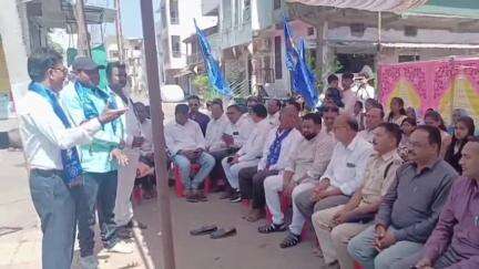 निवाली: खेतिया नगर में डॉ. भीमराव अंबेडकर की प्रतिमा पर किया गया माल्यार्पण, थाना प्रभारी व नगर पालिका के CMO रहे मौजूद