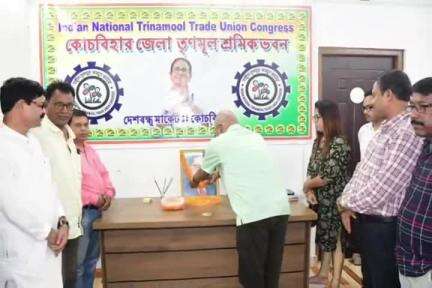 কোচবিহার ২: কোচবিহার INTTUC ভবনে শ্রদ্ধায় পালন করা হলো ডক্টর বি আর আম্বেদকরের জন্ম দিবস, উপস্থিত INTTUC জেলা সভাপতি