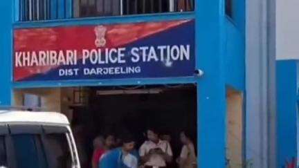 খড়িবাড়ি: মুর্শিদাবাদের মতো পরিস্থিতি জেনো খড়িবাড়িতে না হয়, শহরবাসীর সুরক্ষা সুনিশ্চিত করতে খড়িবাড়ি থানায় ডেপুটেশন
