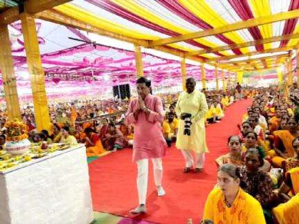 માલપુર: અખિલ વિશ્ર્વ ગાયત્રી પરિવાર ધ્વારા બાયડ ખાતે ૧૦૮ કૂંડીય મહાયજ્ઞમાં માલપુર ધારાસભ્ય હાજર રહ્યા.