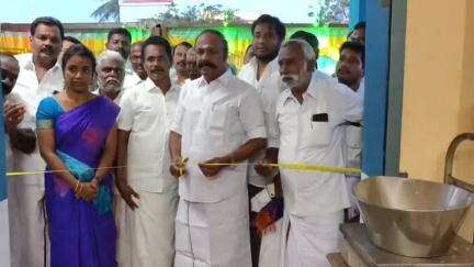 சிங்கம்புனரி: ஏரியூரில் முடிவுற்ற வளர்ச்சி திட்டப்பணிகளை பொதுமக்களின் பயன்பாட்டிற்கு திறந்து வைத்த அமைச்சர் கே.ஆர்.பெரியகருப்பன்