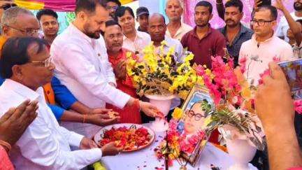 छातापुर: छातापुर के डहरिया में बाबा साहब डॉ. भीमराव अंबेडकर का जयंती समारोह मनाया गया