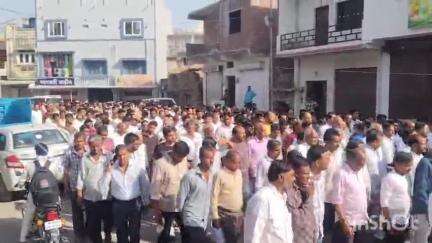 सिंगोली: संतों पर हमले के आरोपियों पर कार्रवाई की मांग, सकल समुदाय ने दिया ज्ञापन, पुलिस ने गिरफ्तार आरोपियों का निकाला जुलूस