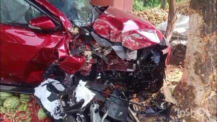 ഒറ്റപ്പാലം: വാണിയംകുളത്ത് കാർ തണ്ണിമത്തൻ കടയിലേക്ക് ഇടിച്ച് കയറി അപകടം, യാത്രക്കാർക്ക് പരിക്കേറ്റു