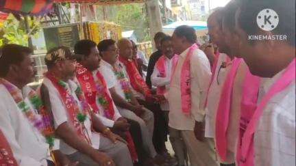 తొర్రూర్: తొర్రూర్ మున్సిపాలిటీ సమస్యల పరిష్కారానికై వామపక్ష పార్టీల రిలే నిరాహార దీక్ష, మద్దతు తెలిపిన మాజీమంత్రి ఎర్రబెల్లి