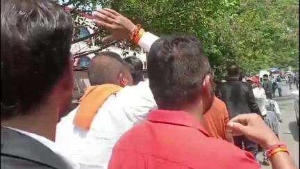 भूतनाथ में एक कॉलेज द्वारा बच्चों को फेल करने के मामले को लेकर अखिल भारतीय हिंदू महासभा ने जताया विरोध