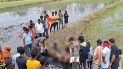 नावाडीह: मुंगो-कोदवाडीह सड़क पर खेत में अधजला युवक का शव मिला, पुलिस कर रही जांच