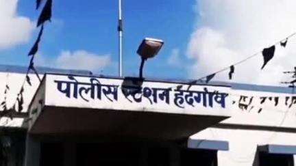 हदगाव: हरडफ येथे दुष्काळ व सततची नापीकी आणि शेती मालाला हमीभाव मिळत नसल्याने शेतकऱ्याची घरात गळफास घेऊन आत्महत्या