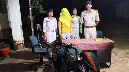 कुटुंबा: सिमरा थाना की पुलिस ने चोरी की बाइक के साथ युवक को किया गिरफ्तार, बाइक झारखंड के डाल्टनगंज से चुराई गई थी, भेजा गया जेल