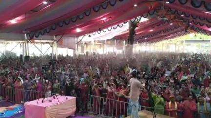 राजपुर: श्री शिव कथा में हजारों श्रद्धालु पहुंचे, कानपुर से आए पंडित झूमते गाते नजर आए