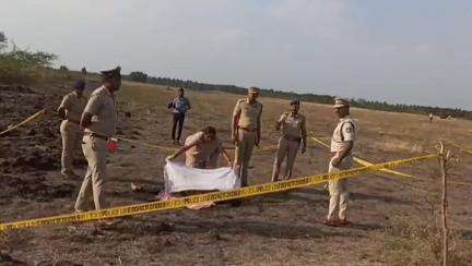 ಹೊಳಲ್ಕೆರೆ: ಕೆಂಗುಂಟೆ ಬಳಿ ಮಹಿಳೆಯ ಹತ್ಯೆ ಮಾಡಿ ಆರೋಪಿ ಎಸ್ಕೇಪ್: ಸ್ಥಳಕ್ಕೆ ಎಸ್ಪಿ ಭೇಟಿ