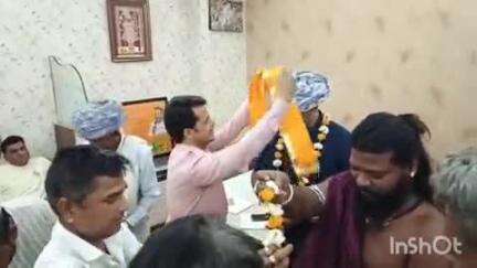 वल्लभनगर: वेला गांव को नवानिया पंचायत में यथावत रखने की मांग को लेकर ग्रामीणों ने विधायक डांगी को दिया ज्ञापन