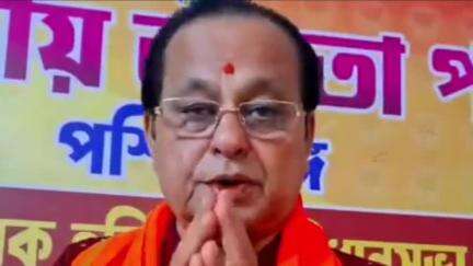 হরিণঘাটা: ১ লা বৈশাখের শুভেচ্ছা না জানিয়ে ওয়াকফ বিল ঘিরে হওয়া অশান্তির জেরে গান গেয়ে প্রতিবাদে বিধায়ক অসীম সরকার