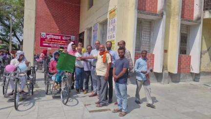 तरारी: तरारी स्थित बुनियाद केंद्र में जिलाधिकारी के निर्देशानुसार 20 दिव्यांगजनों के बीच सहायक उपकरणों का वितरण हुआ