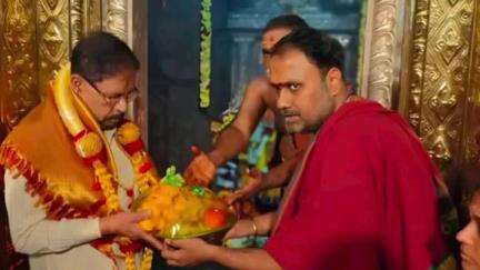 ಕೊರಟಗೆರೆ: ಗೊರವನಹಳ್ಳಿ ಮಹಾಲಕ್ಷ್ಮಿ ದೇಗುಲಕ್ಕೆ ಗೃಹ ಸಚಿವ ಡಾಕ್ಟರ್ ಜಿ ಪರಮೇಶ್ವರ್ ಭೇಟಿ ವಿಶೇಷ ಪೂಜೆ ಸಲ್ಲಿಕೆ