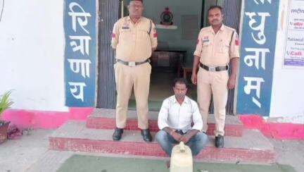 घरघोड़ा: घरघोड़ा पुलिस ने 15 लीटर अवैध कच्ची महुआ शराब के साथ एक आरोपी को किया गिरफ्तार