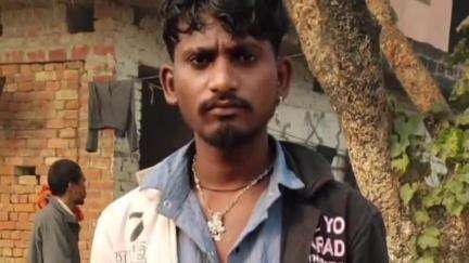 खजनी: खजनी क्षेत्र के महुआडाबर चौकी के डूमरघाट गांव में पारिवारिक विवाद से क्षुब्ध युवक ने फांसी लगाकर की खुदकुशी