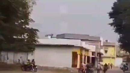 तमनार: रनईडीपा के पास ठेले में लोगों को शराब पीने का साधन उपलब्ध करा रहा था, तमनार पुलिस ने किया गिरफ्तार