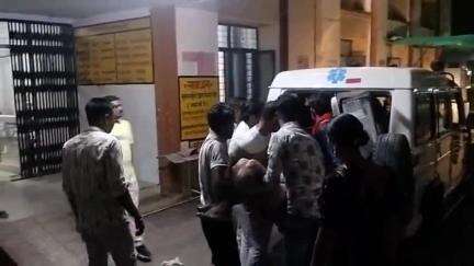 गरौठा: गुरसरांय थाना क्षेत्र के ग्राम कुरैठा के समीप कृषि कार्य करते समय असंतुलित होकर पलटा ट्रैक्टर, किसान घायल, हालात नाजुक