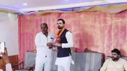 बाराचट्टी: निशिकांत सिंहा ने सुलेबटा में कुशवाहा दांगी समाज के साथ संवाद किया, 25 मई को पटना में रैली के लिए तैयारी चल रही है