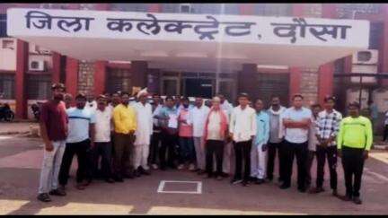 लवाण: मलारना को भंडाना ग्राम पंचायत में यथावत रखने की मांग को लेकर ग्रामीणों ने जिला कलक्टर को सौंपा ज्ञापन