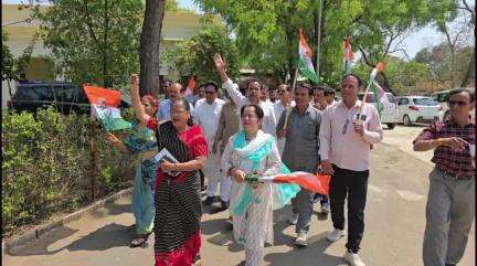 मनासा: मनासा ब्लाक कांग्रेस ने एसडीएम को राष्ट्रपति के नाम ज्ञापन सौंपा, अपनी मांगों को लेकर किया प्रदर्शन