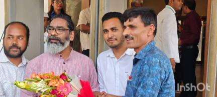 महुआडांड़: झारखंड मुक्ति मोर्चा प्रखंड कमेटी महुआड़ार ने हेमंत सोरेन को पार्टी का नया अध्यक्ष बनने पर बधाई दी