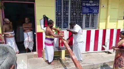 ஸ்ரீரங்கம்: ஶ்ரீரங்கம் சித்திரை திருவிழா முகூர்த்த கால் நடும் வைபவம் நடந்தது
