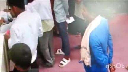 गुरारू: पीएनबी गुरारू के काउंटर के पास से दिनदहाड़े ₹16500 की चोरी, सीसीटीवी में कैद हुई घटना, वीडियो हुआ वायरल