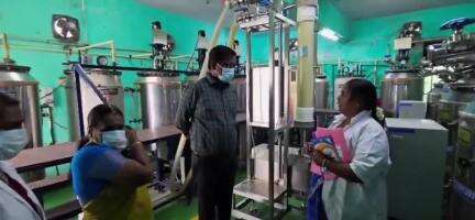 போளூர்: வசூர் ஊராட்சியில் வேளாண்மை துறை சார்பில் செயல்படும் திரவ உயிர் உரங்கள் உற்பத்தி மையத்தில் ஆட்சியர் ஆய்வு