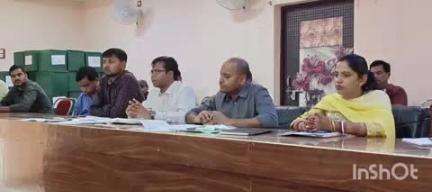 बाराहाट: शिविर आयोजन को लेकर बाराहाट प्रखंड सभागार में बीडीओ ने पदाधिकारियों के साथ बैठक की
