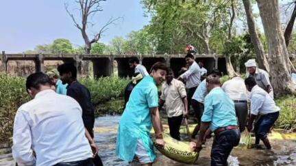 तिरोड़ी: कोसुंबा में 380 बोरियों का हुआ बोरी बंधान, विधायक ने कहा सामूहिक प्रयास से अभियान को मिलेगी गति