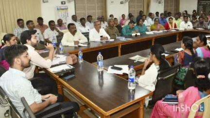 பெரியகுளம்: 'உங்களைத் தேடி, உங்கள் ஊரில்' திட்டத்தில் பெரியகுளம் வட்டத்தில் பல்வேறு பணிகள் குறித்து கலெக்டர் நேரில் ஆய்வு