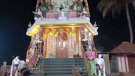 নানুর: শিব পুজো উপলক্ষে বালিয়ারা গ্ৰামে সপ্তাহ ব্যাপী ধরে চলছে থাকা বিভিন্ন অনুষ্ঠান গুলির সমাপ্তি হলো বুধবার সন্ধ্যায়