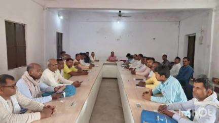 गोह: प्रखंड कार्यालय सभागार में बीडीओ ने बीएलओ के साथ की बैठक