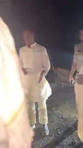 मेजा: कचरी वाया बीरपुर मार्ग का मानक विहीन सामग्री से कराया जा रहा निर्माण कार्य, करछना विधायक ने किया निरीक्षण