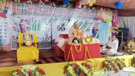 खजनी: रुद्रपुर में चल रहे सात दिवसीय श्रीमद भागवत कथा ज्ञान यज्ञ के आखिरी दिन श्रीकृष्ण और सुदामा की मित्रता का बखान हुआ