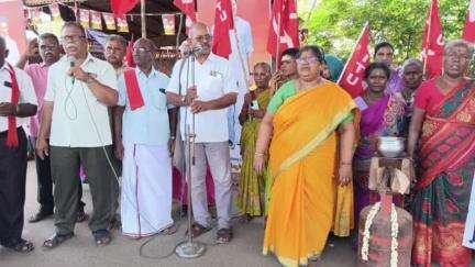 திருவெறும்பூர்: கேஸ் சிலிண்டர் விலை உயர்வை கண்டித்து திருவெறும்பூர் பேருந்து நிலையம் அருகே கண்டன ஆர்ப்பாட்டம்