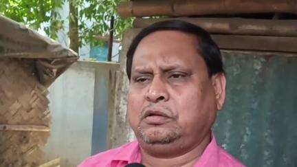 বেলডাঙা ২: তৃণমূল দলের  ভাবমূর্তি নষ্ট করছে হুমায়ুন
কড়া হুঁশিয়ার  রেজিনগরের বিধায়কের