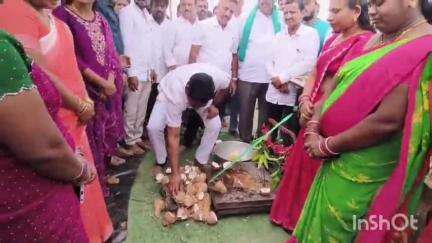 హసన్​పర్తి: జయగిరి గ్రామం లో మణికంఠ గ్రామేక్య ఐకేపీ ఆధ్వర్యంలో ఏర్పాటు చేసిన ధాన్యం కొనుగోలు  కేంద్రాన్ని ప్రారంభించిన ఎమ్మెల్యే