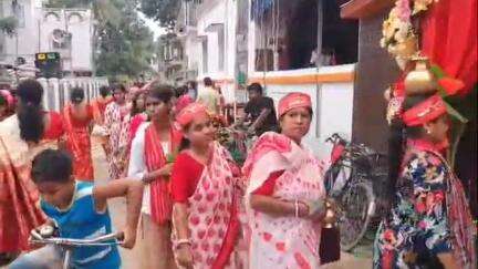 পূর্বস্থলী ২: ৫০০ বছরের অধিক পুরাতন পূর্বস্থলীর বৈদিক পাড়ায় বুড়িমা দক্ষিণা কালীর পুজো ও মিলন মেলায় কয়েক হাজার ভক্ত সমাগম