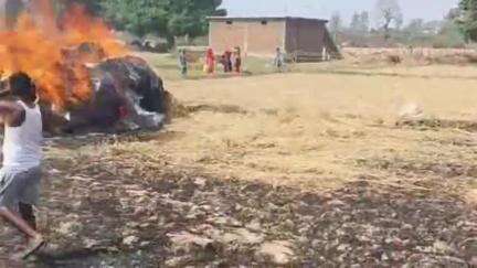 बरही: हीरापुर में किसान के खेत में लगी आग, लाखों रुपये की गेहूँ की फसल जलकर हुई राख; किसान ने प्रशासन से माँगा मुआवजा