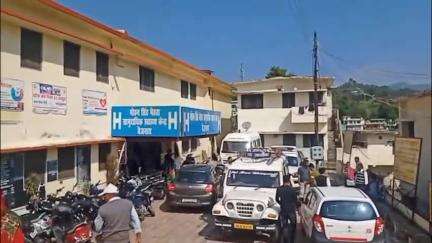गरुड़: जूनियर हाईस्कूल भगरटोला देवनाई में पढ़ने वाली 15 वर्षीय लड़की ने किराए के घर में फांसी लगाकर की आत्महत्या