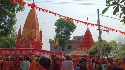 टाटीझरिया: छोटा डहरभंगा में भव्य कलश यात्रा के साथ श्री श्री 1008 श्री पंचदिवसीय शिव परिवार प्राण प्रतिष्ठा सह रूद्र महायज्ञ शुरू