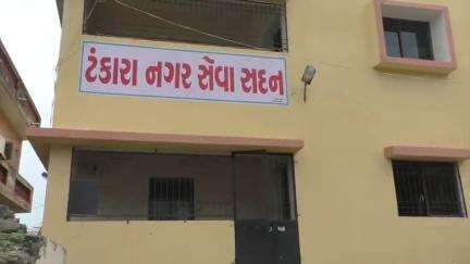 ટંકારા: ટંકારાની લક્ષ્મીનારાયણ સોસાયટીમાં પાણી ન મળતા મહિલાઓએ પાલિકામાં મચાવ્યો હોબાળો
#jansamasya