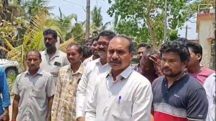 నరసాపురం: నల్లంవారితోటలో మరణించిన ఉపాది కూలీలకు ప్రభుత్వం ఎక్స్‌గ్రేషియో వెంటనే ప్రకటించాలి CPM జిల్లా కార్యదర్శి గోపాలన్ డిమాండ్