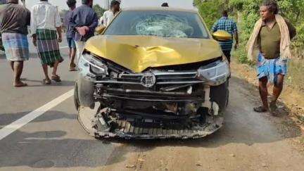 லால்குடி: பி கே அகரம் பகுதியில் சாலையை கடக்க முயன்ற விவசாயி கார் மோதி பலி - உறவினர்கள் பொதுமக்கள் சாலை மறியல்