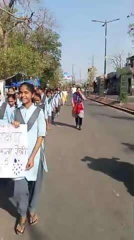 राजकीय बालिका उच्च माध्यमिक विद्यालय में जल संरक्षण के लिए निकाली रैली